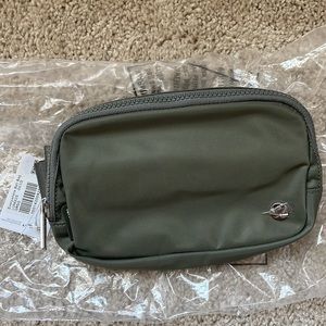 Lululemon Everywhere Belt Bag - Grey Sage
